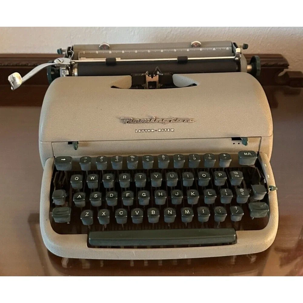 Vintage Remington Quiet Riter‎ Typewriter With Miracle Tab Green Case UNTESTED